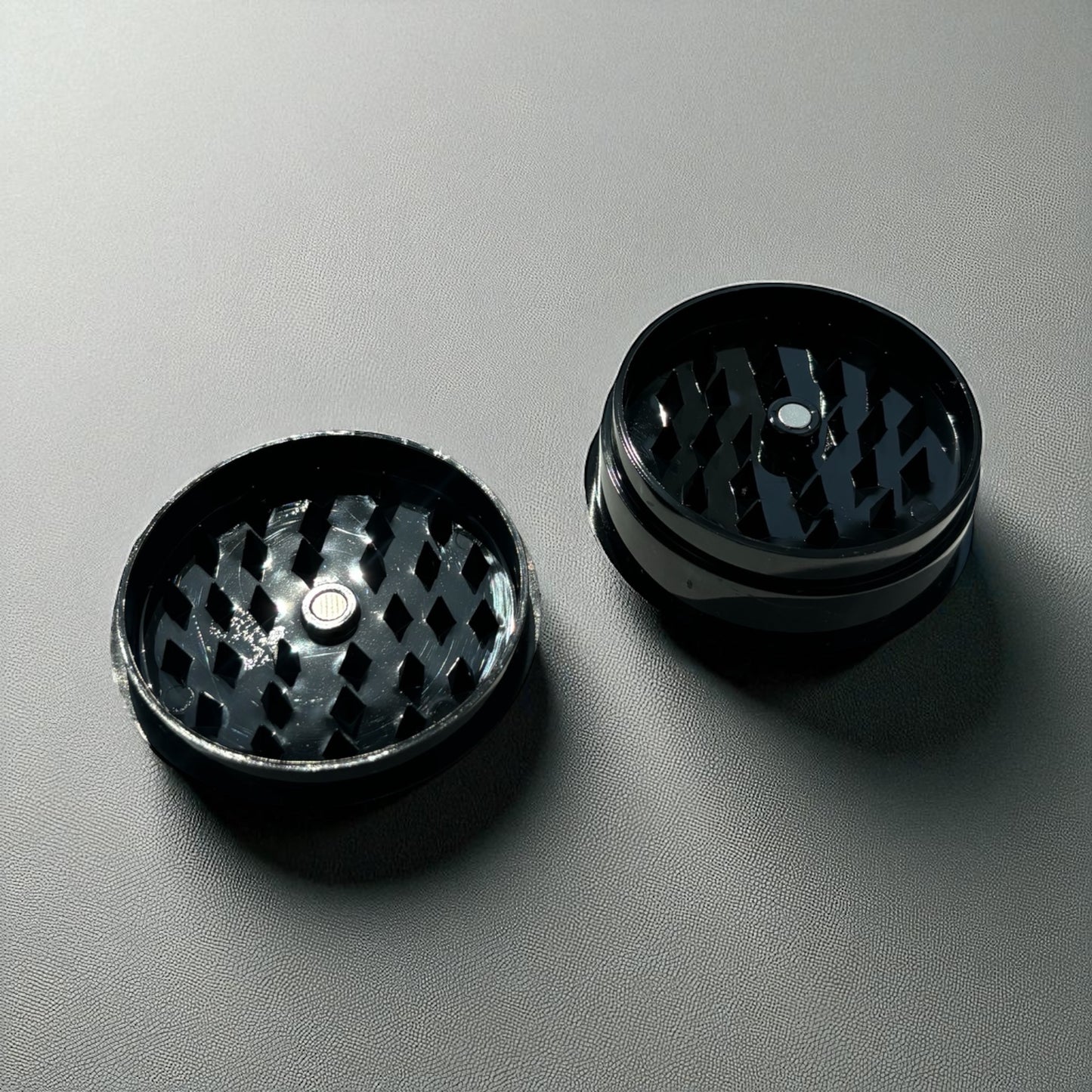Black High Life Shark Teeth Grinders (3 Parts)